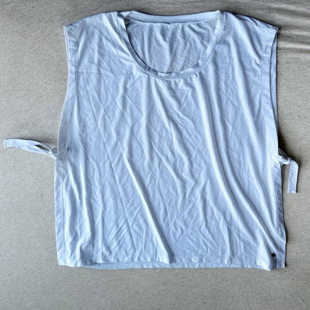 Fabletics Open Side Patterned White Tank Top - image 1